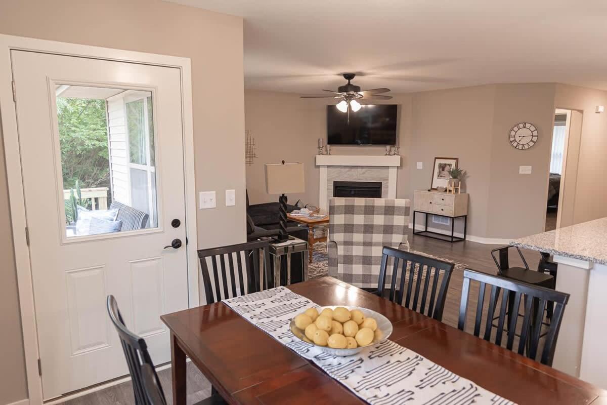Brand New 2 Bed With Office Villa Loves Park Exterior photo